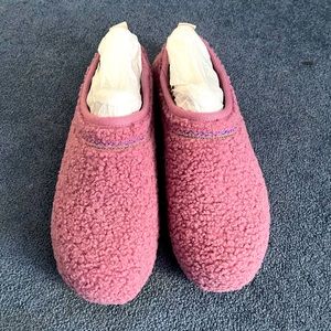 NWT! Bombas Sunday Sherpa and Rubber Soled Slippers in Mauve Size 10